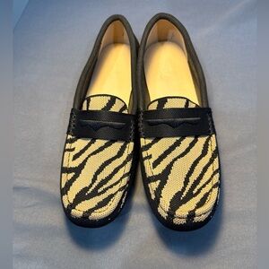 JBB Loafer Flats Leopard Print Tops Black Sides Size 42 Casual